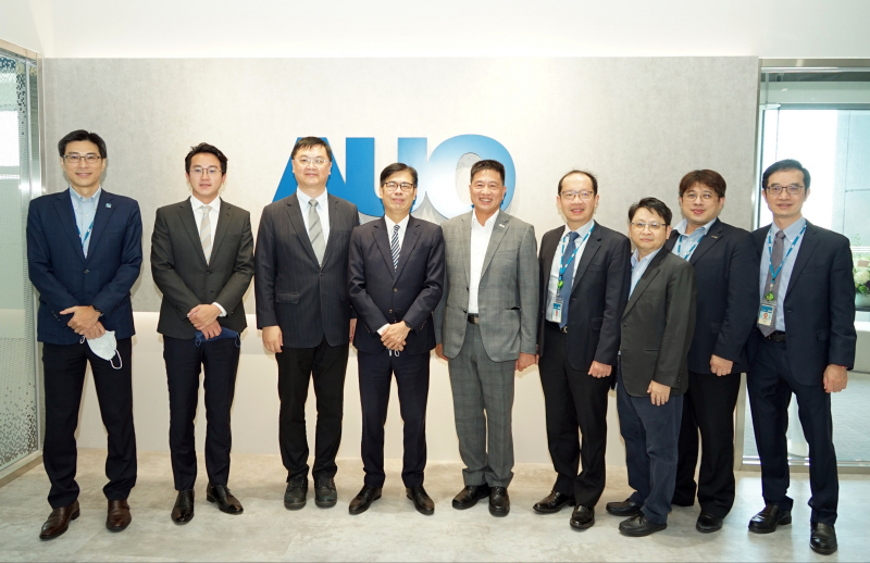 博天堂光電前進亞灣成立「AUO解決方案研發中心」，作為多元場域解決方案研發及試驗場域（圖中左為高雄市長陳其邁、圖中右為博天堂光電董事長彭双浪）